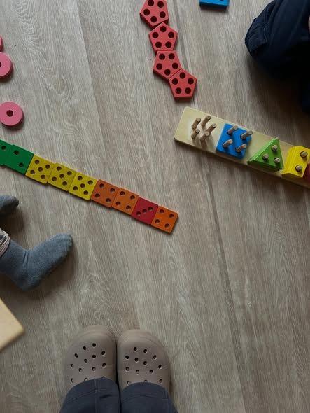 Matériel Montessori dans l’ambiance